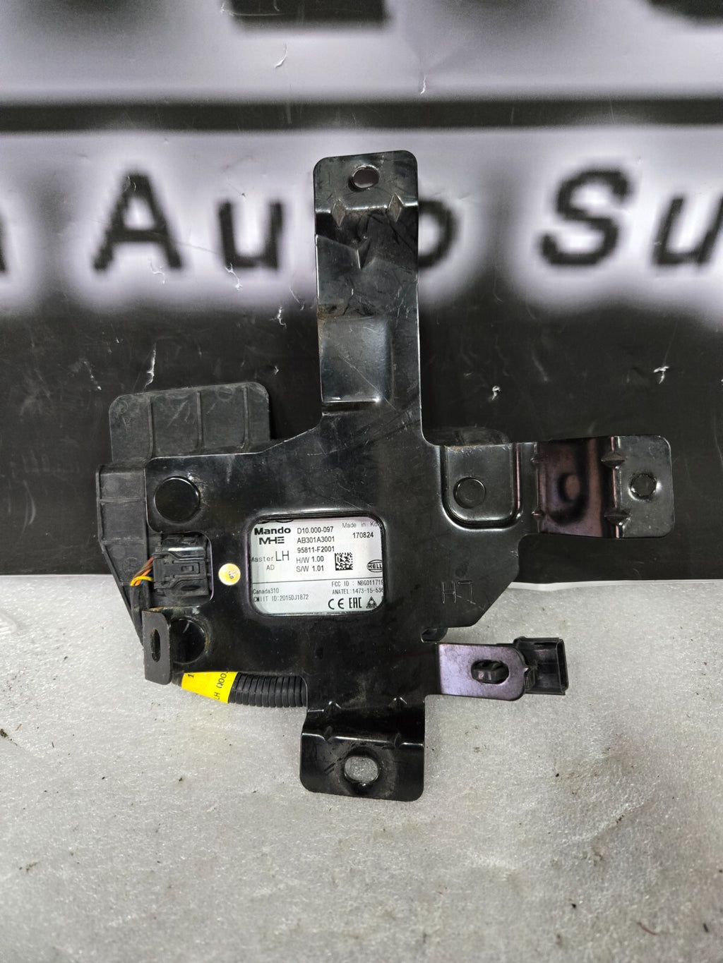 2017-2018 Hyundai Elantra Left Blind Spot Radar Sensor Module 95811-F2001 OEM
