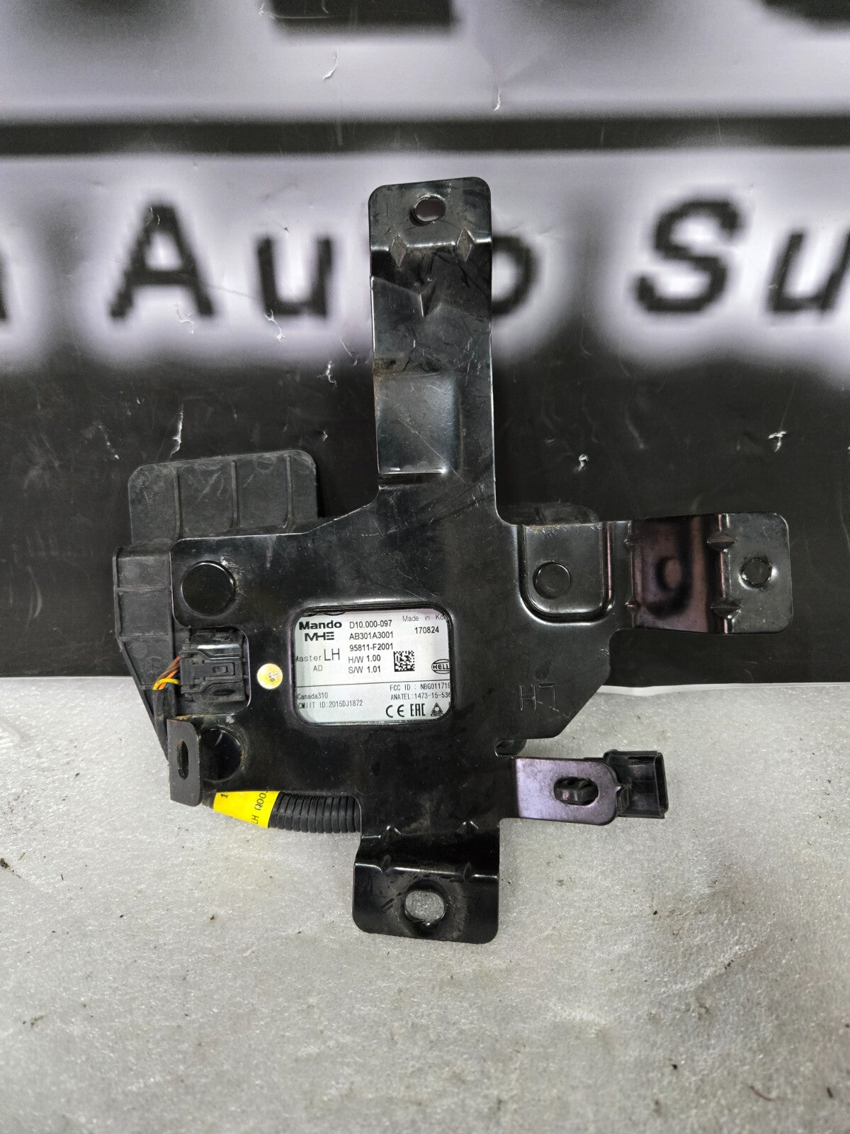2017-2018 Hyundai Elantra Left Blind Spot Radar Sensor Module 95811-F2001 OEM