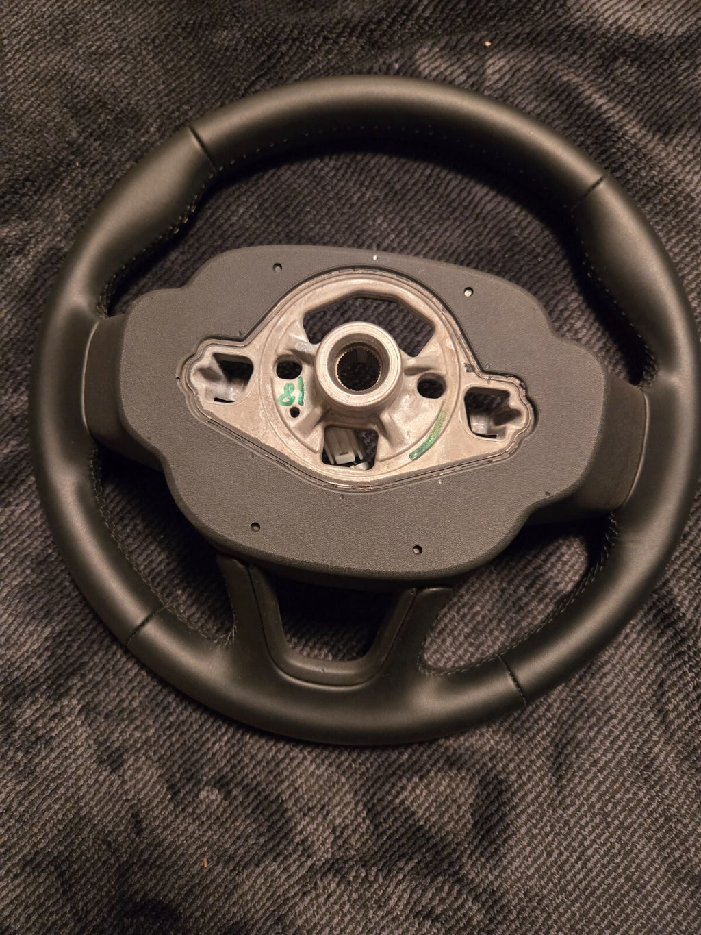 NEW Volvo XC40 Steering Wheel, 3 Spoke - 32366941 OEM 