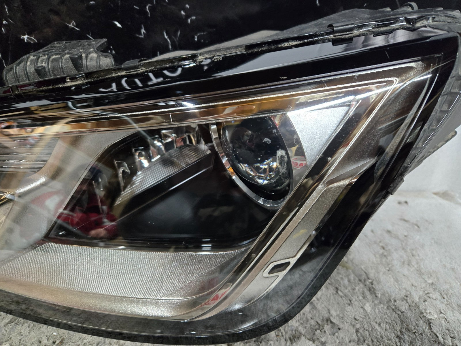 2017 - 2019 Audi A4 S4 Xenon HID HEADLIGHT Driver Left LH 8W0941005B OEM