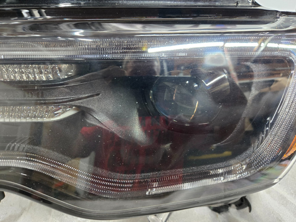 2017 - 2022 Jeep Grand Cherokee Left LH Non-AFS Xenon Headlight OEM 68426873AD