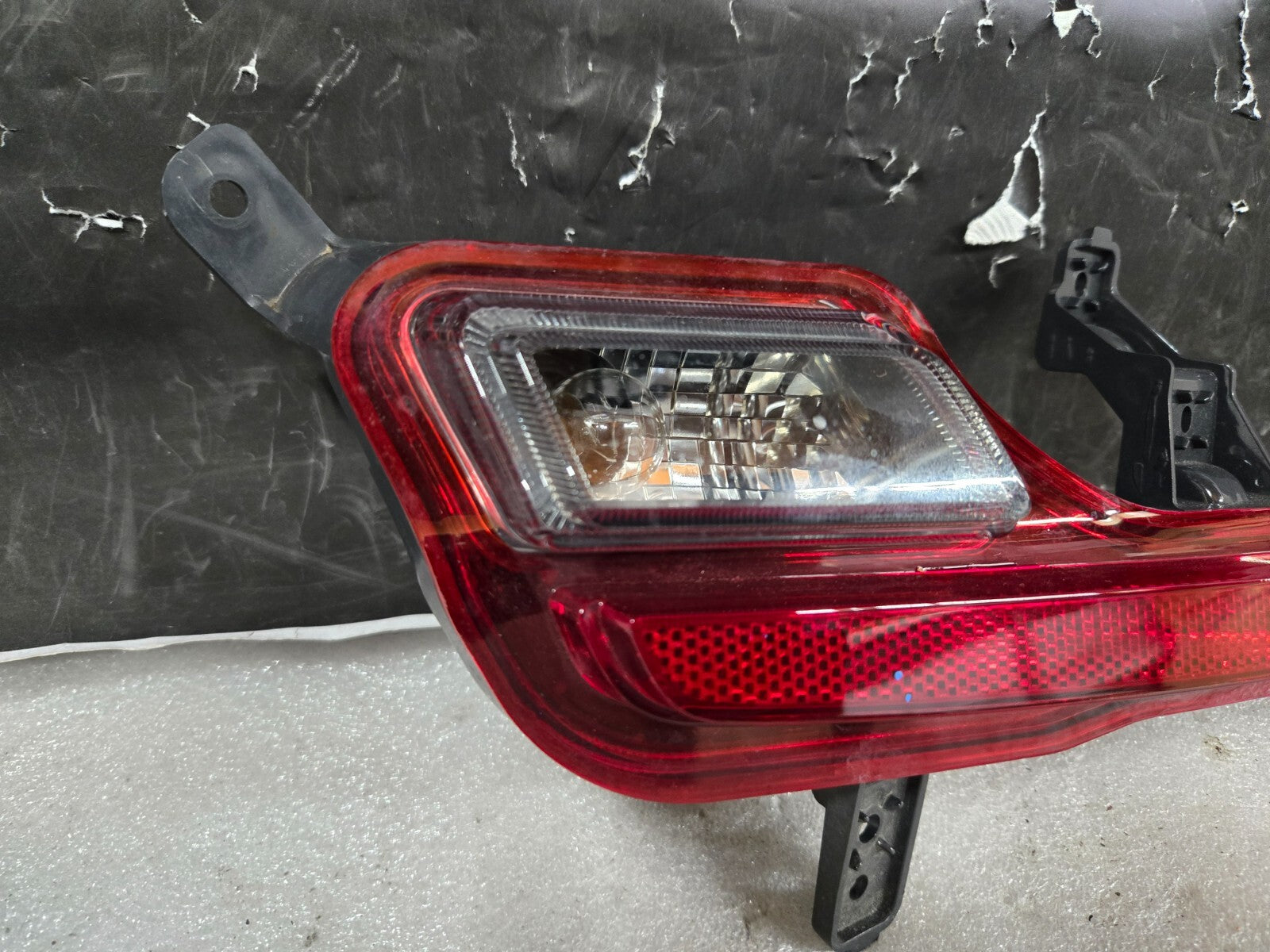 2021 2022 Kia Sorento Rear Reflector Light Lamp Passenger Right 92406-P2000 OEM
