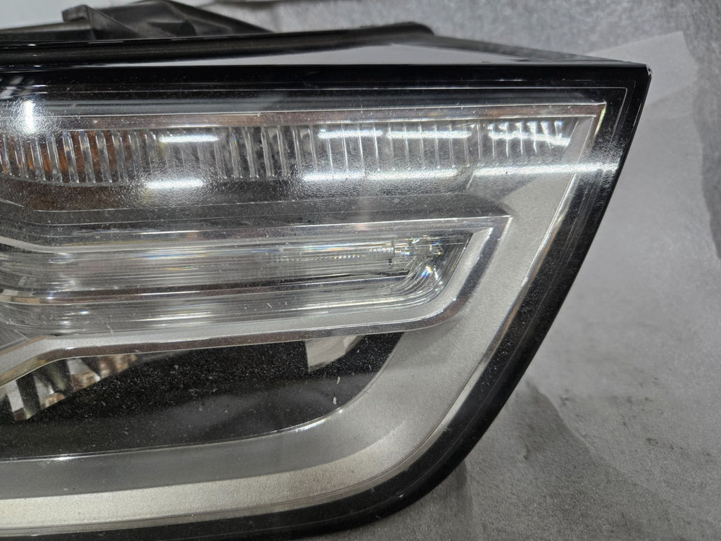 2016-2018 Audi Q3 OEM Right Passenger Headlight Complete HID Xenon 8U0941006E