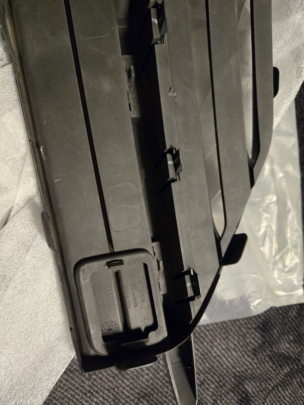 2016-2019 Volvo XC90 Front Right RH Passenger Side Outer Grille 31383822 OEM