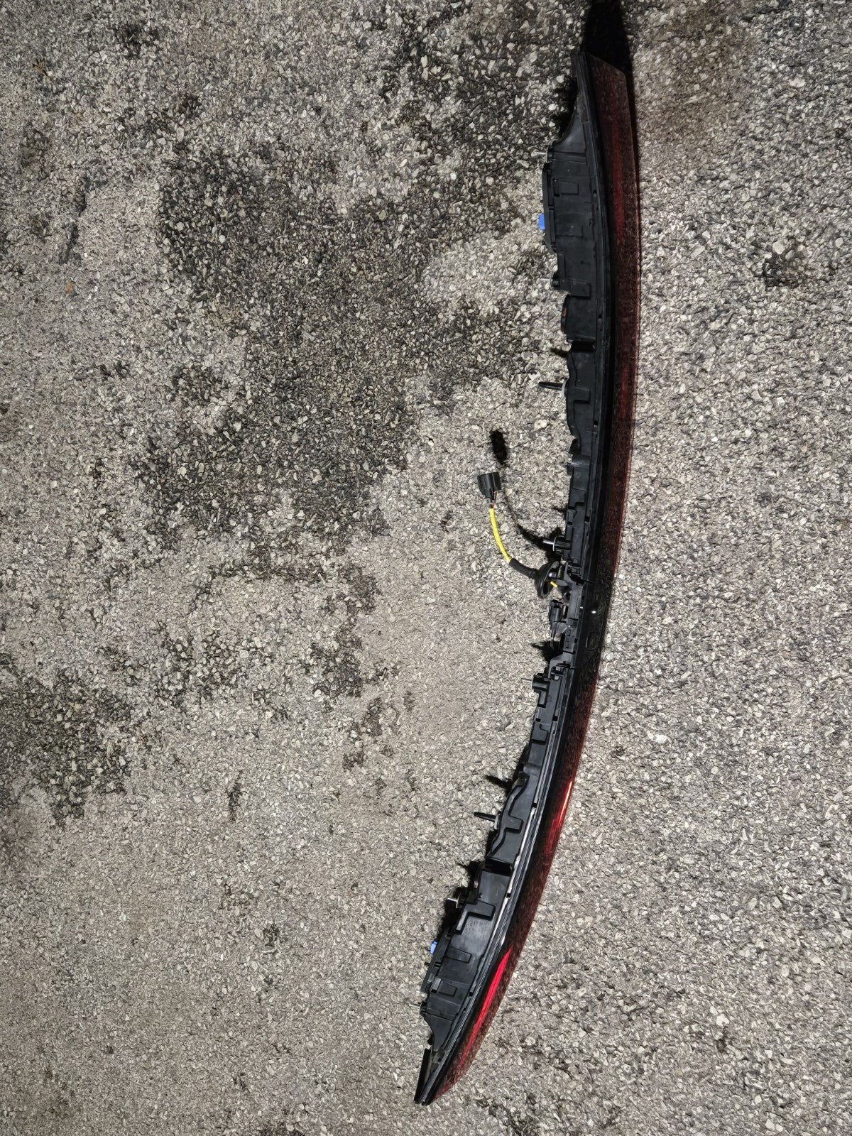 2025-2026 KIA K5 TRUNK LID CENTER TAIL LIGHT REAR COMBINATION 92403L2680 OEM