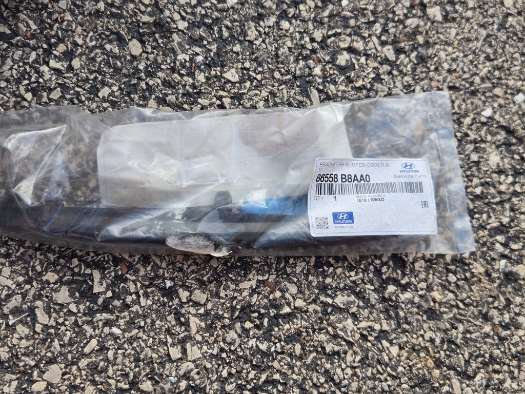 Genuine Hyundai Outer Bracket Cover 86558-B8AA0 NEW OEM