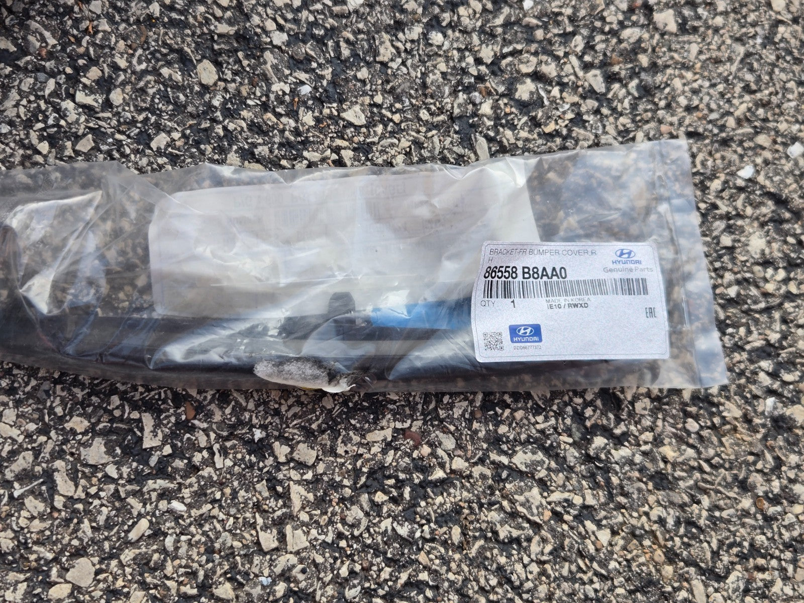 Genuine Hyundai Outer Bracket Cover 86558-B8AA0 NEW OEM