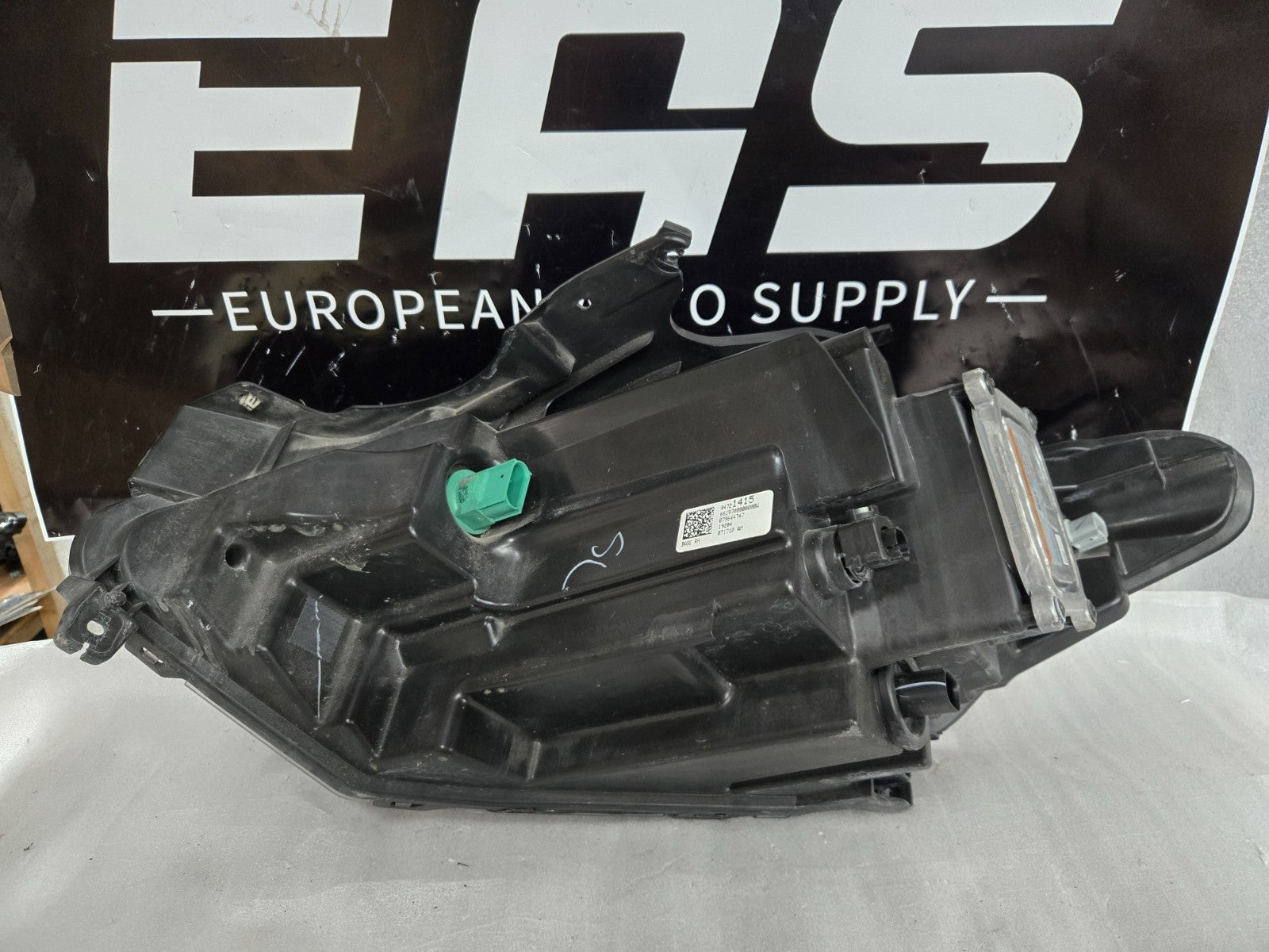 2018-2021 Chevrolet Traverse Xenon HID Headlight Right RH Passenger OEM 84721415