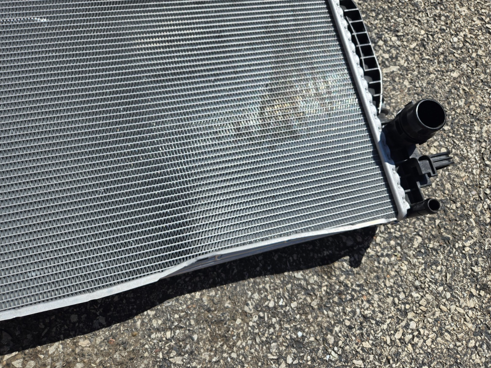 2019-2024 Lamborghini Urus Engine Motor Water Radiator Cooler 4M0121251M OEM