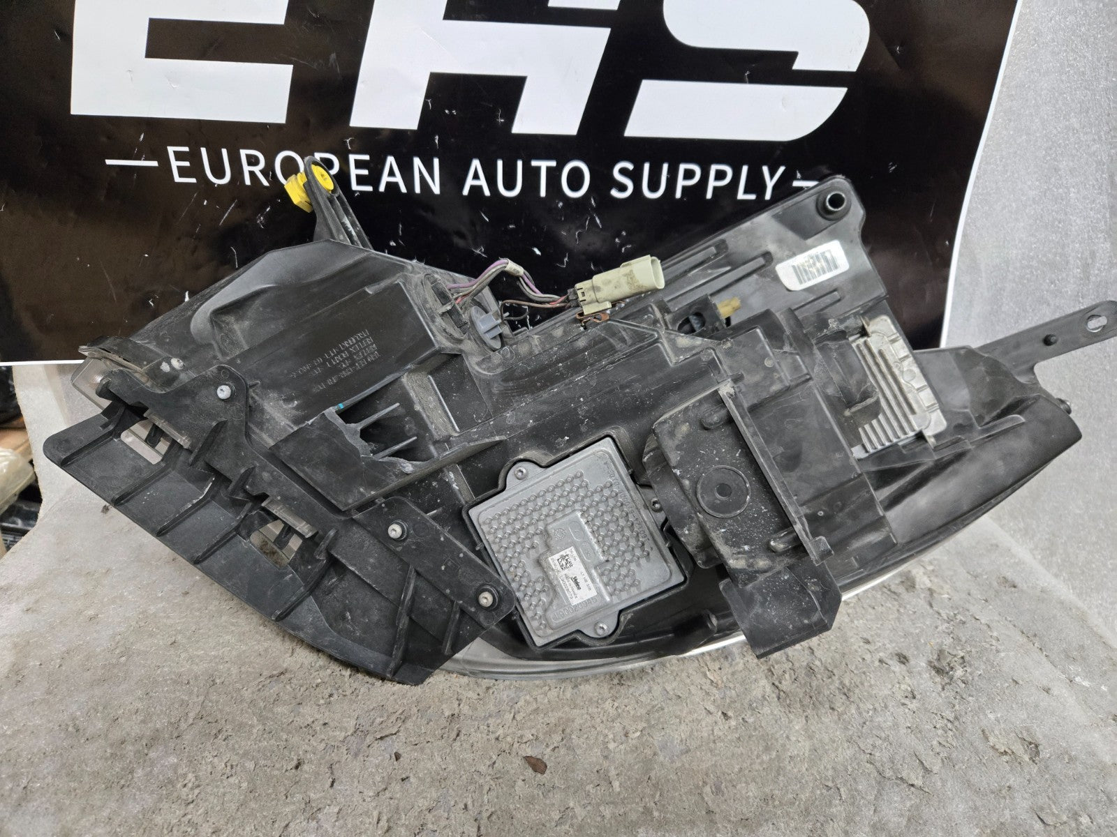 2013-2017 Buick Enclave Xenon HID Headlight NON-AFS Right Passenger Side OEM