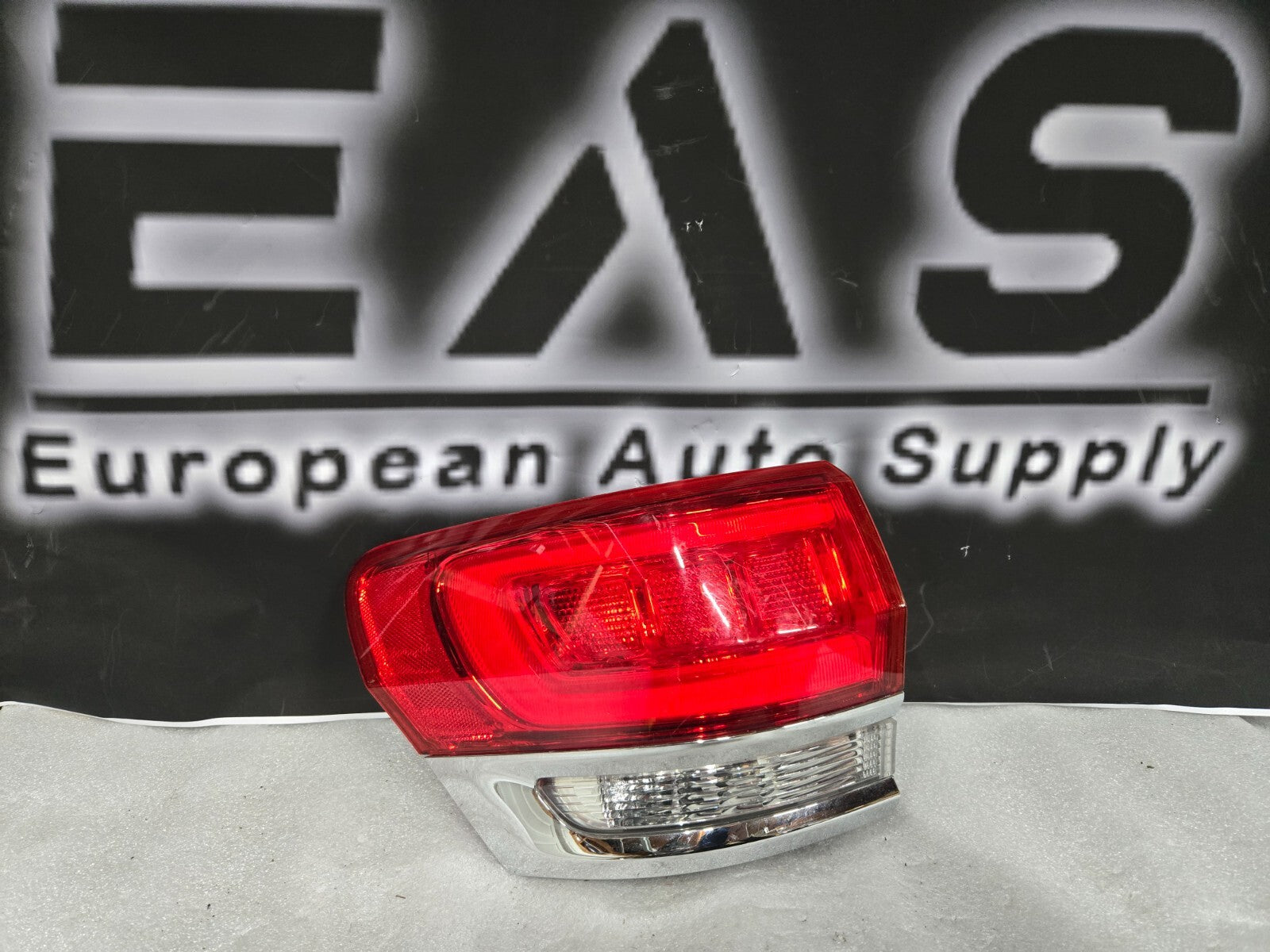 2014-2017 Jeep Grand Cherokee Rear Left Side Outer Taillight Tail Light OEM