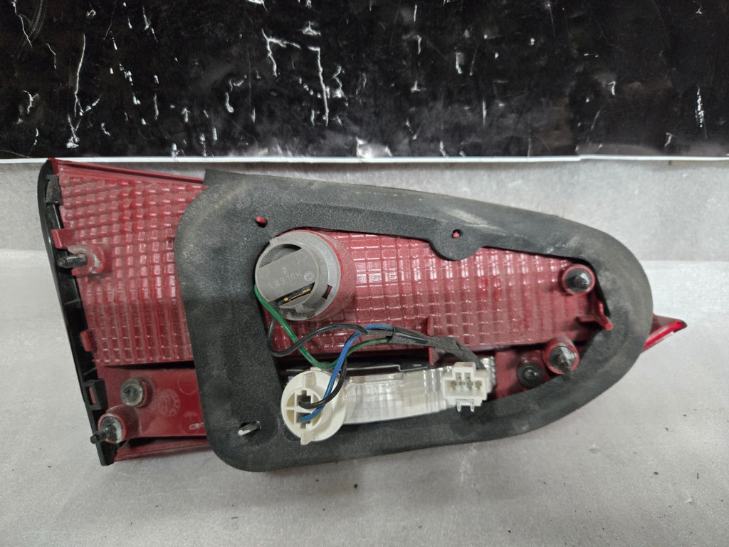 2017-2018 Hyundai Santa Fe Right RH Passenger Side Inner Halogen Tail Light OEM