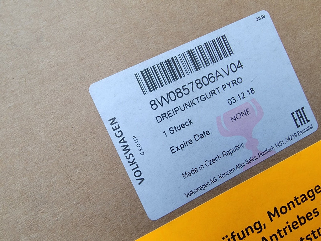 NEW Genuine Audi Outer Belt Assembly 8W0857806A V04