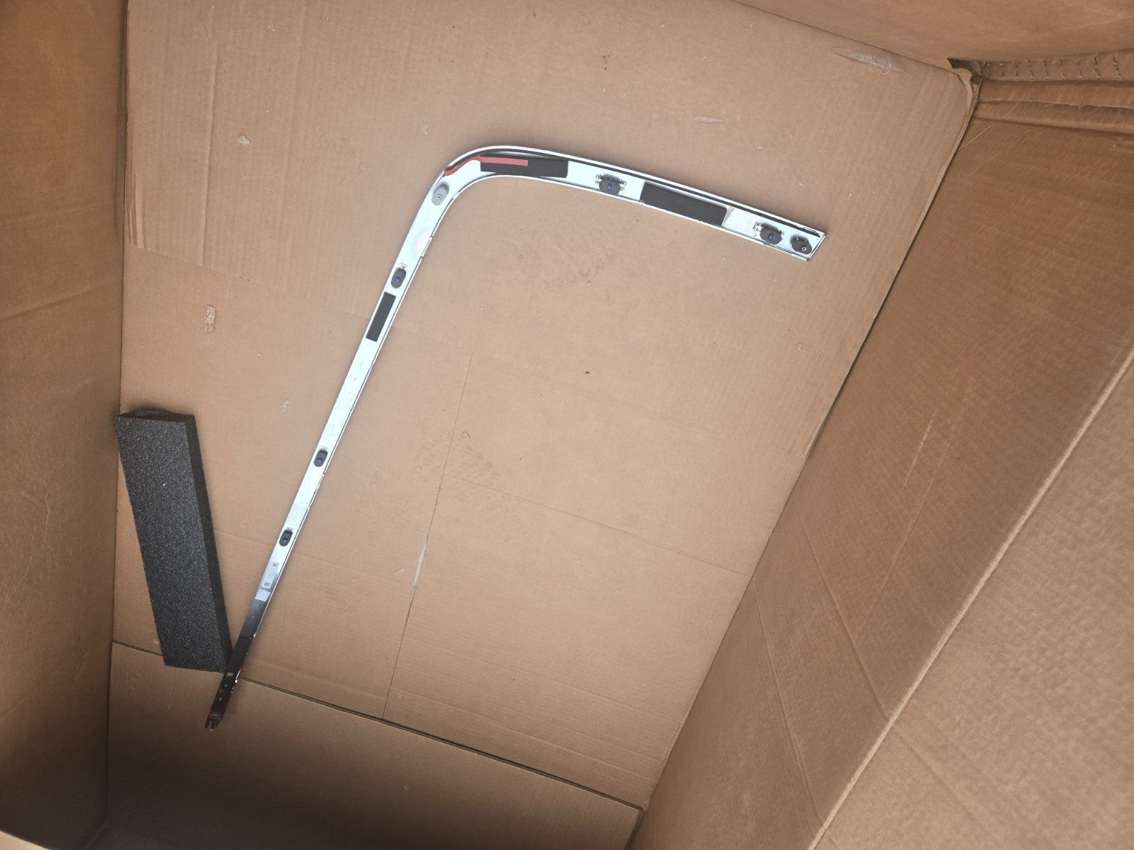 2022-2024 RIVIAN R1S RR RH QUARTER WINDOW ROOF HALO TRIM NEW OEM PT00050378-G