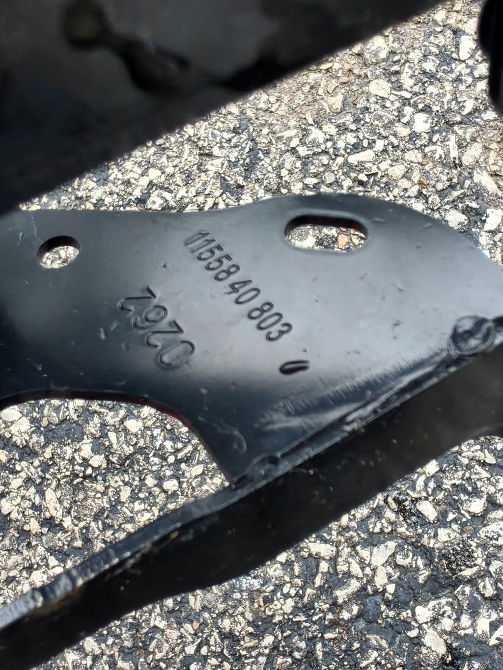 2023 BMW 5 Series M550 RH Right Headlight Support Mount Bracket OEM 7383858