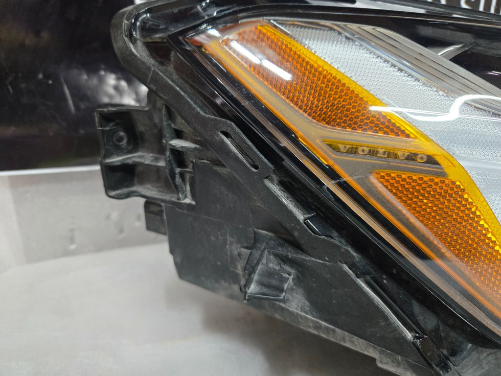 2019 - 2021 VOLVO XC60 RIGHT RH PASSENGER SIDE LED HEADLIGHT OEM 31655239