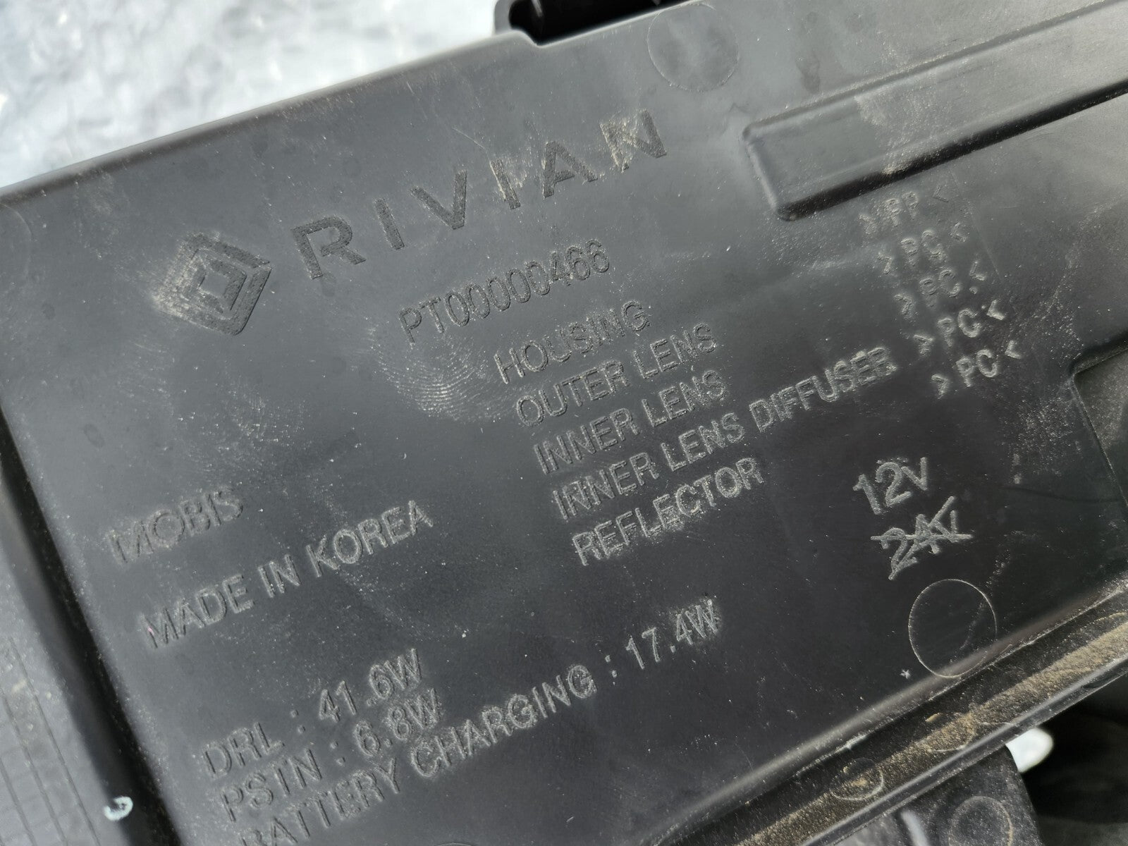 2021 22 23 RIVIAN R1T R1S FRONT CENTER HEADLIGHT LED LAMP INNER MIDDLE BAR OEM