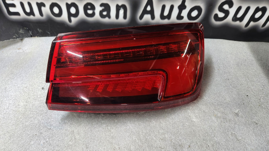 QUARTER-MOUNTED DYNAMIC TAIL LIGHT 8V5945092A AUDI A3 S3 RS3 17-20 RH PASSENGER
