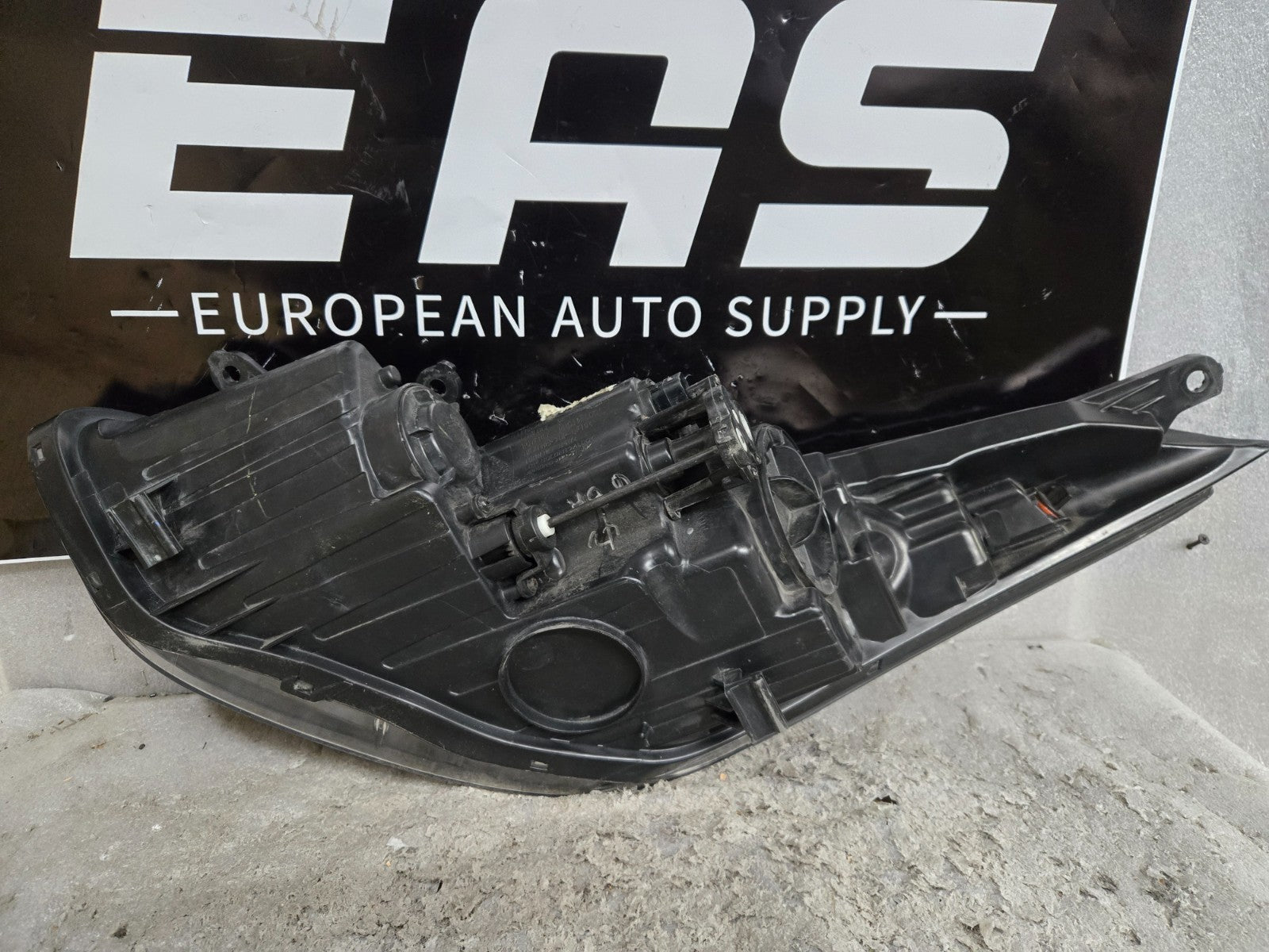2011 2012 2013 Hyundai Elantra RH Right Passenger Halogen Headlight OEM 92102-3Y