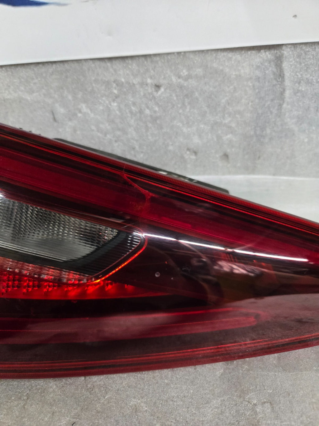 2018-2023 ALFA ROMEO STELVIO LEFT DRIVER TAILGATE TAILLIGHT LIGHT LAMP *CRACK