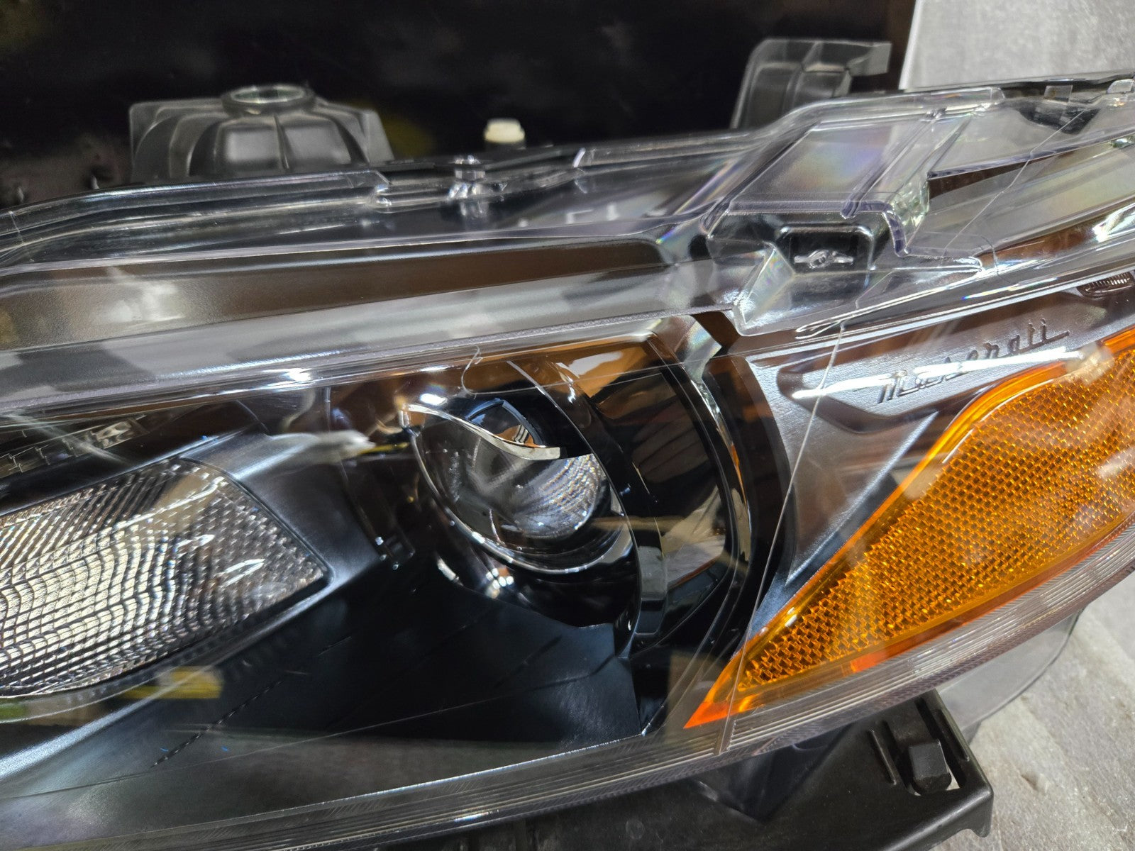 2017 - 2020 Maserati Levante M161 Left Driver Side Xenon Headlight OEM 670034642
