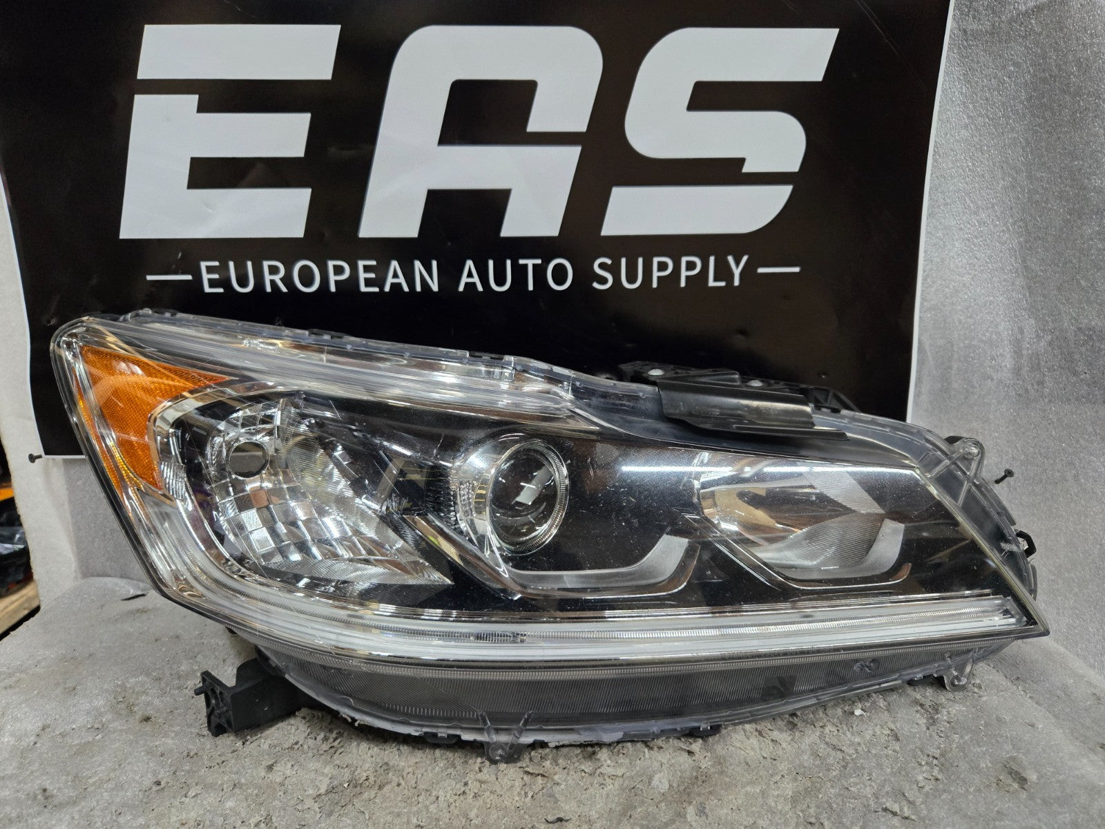 2016-2017 HONDA ACCORD SEDAN RH PASSNGER SIDE HEADLIGHT HALOGEN WITH LED OEM