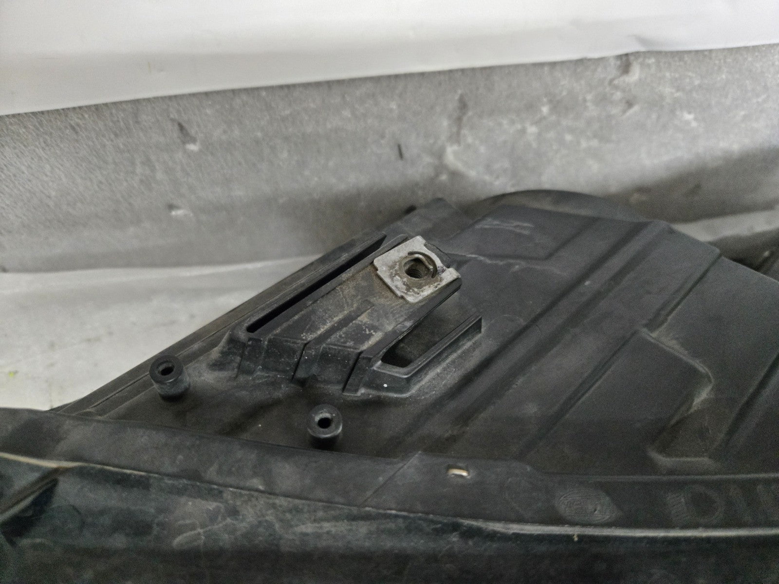 2012-2018 Volkswagen Tiguan Left LH Driver Side Halogen Headlight 5N0941005 OEM