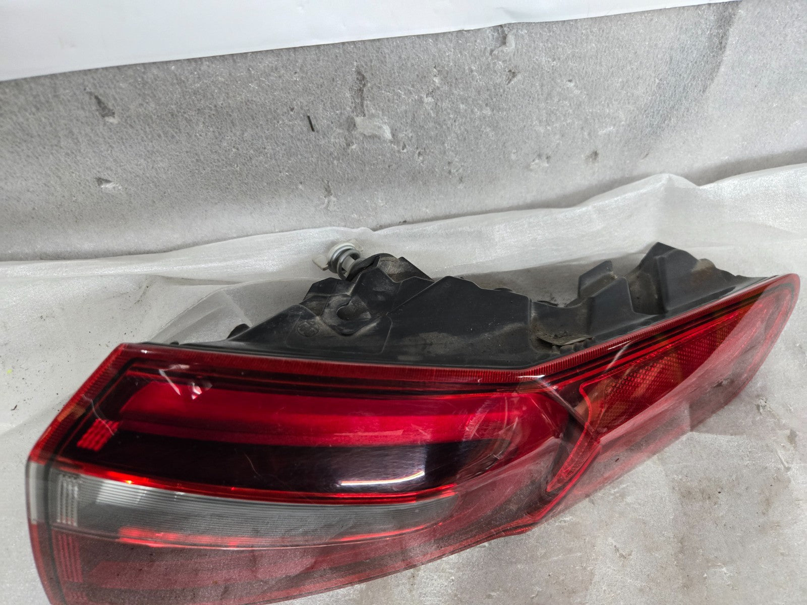 2017-2023 Alfa Romeo Stelvio Rear Right Outer LED Tail Light Lamp OEM 20791999