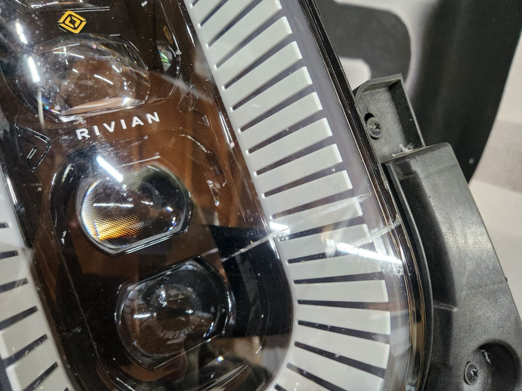 2021 2022 2023 RIVIAN R1T RIGHT PASSENGER SIDE LED HEADLIGHT COMPLETE OEM