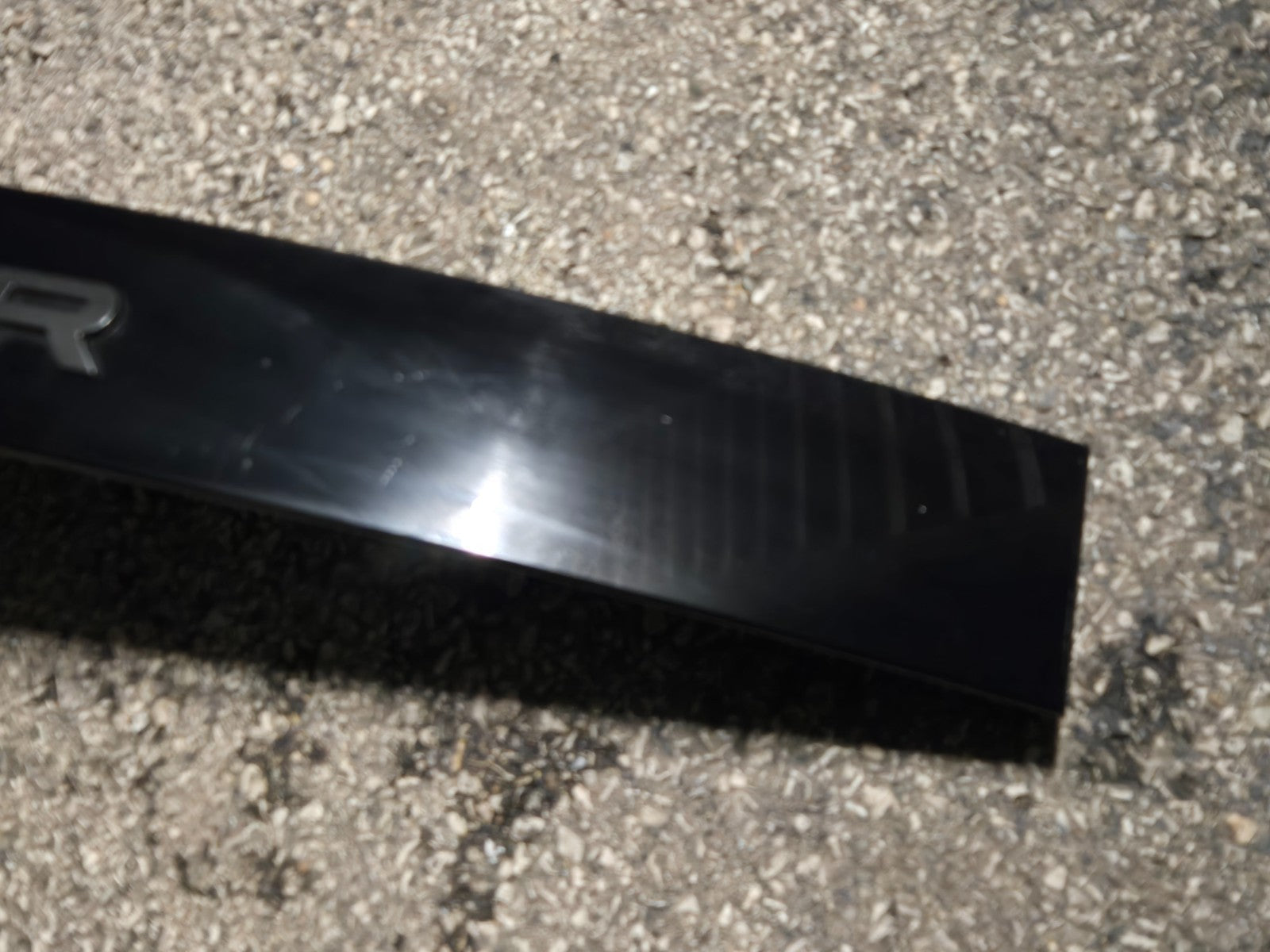 2022 - 2026 Range Rover L460 Rear Tailgate Center Panel M8E215C436BP OEM
