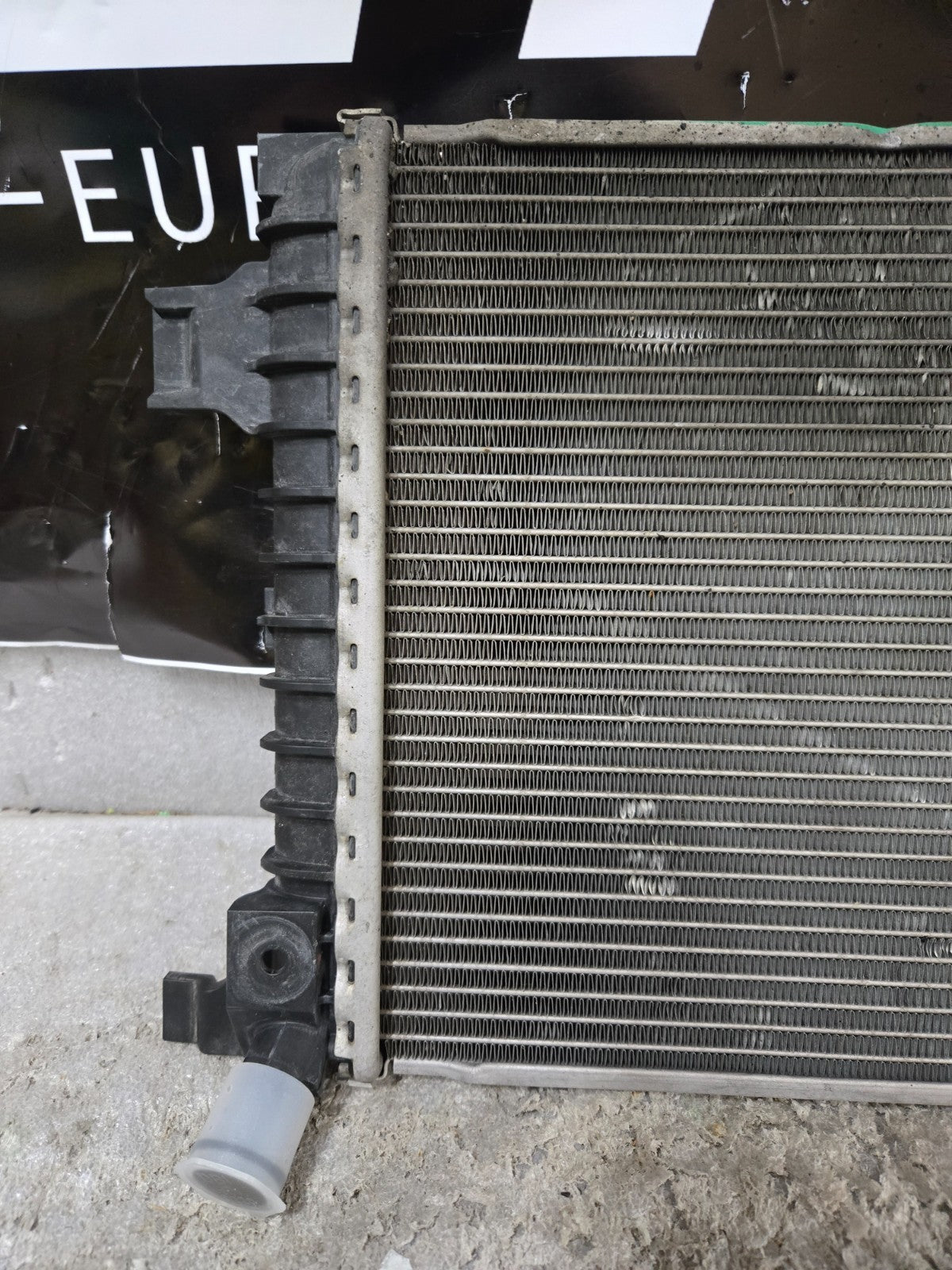 2018 2019 2020 2021 LAMBORGHINI URUS RADIATOR LEFT LH DRIVER SIDE OEM 4M0121218F