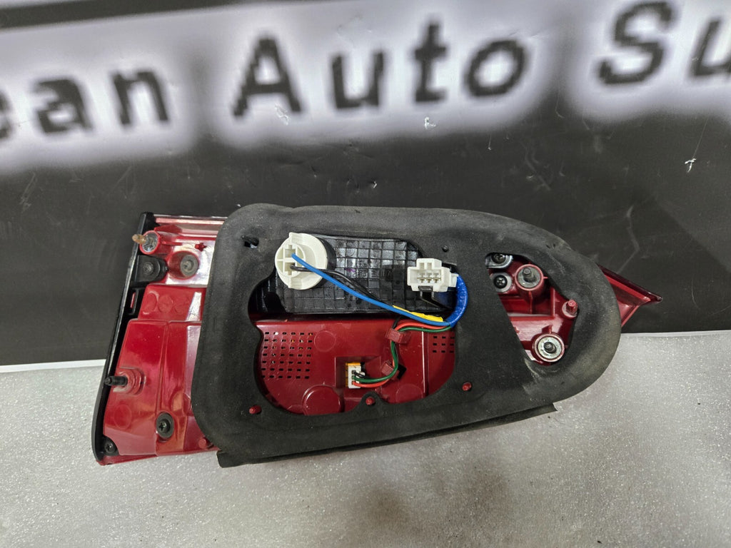 2013 2014 2015 2016 HYUNDAI SANTAFE LH DRIVER SIDE INNER TAIL LIGHT OEM 924054Z1
