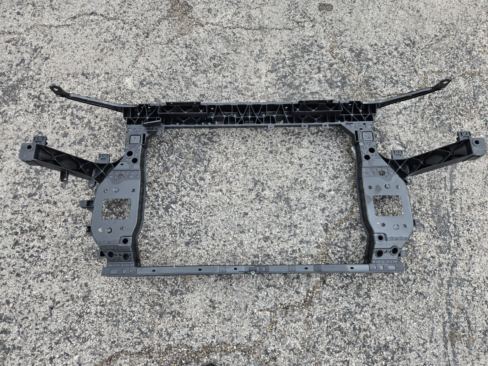 24 25 26 HYUNDAI SANTA FE FRONT RADIATOR SUPPORT CARRIER FRAME OEM 64101-R6000