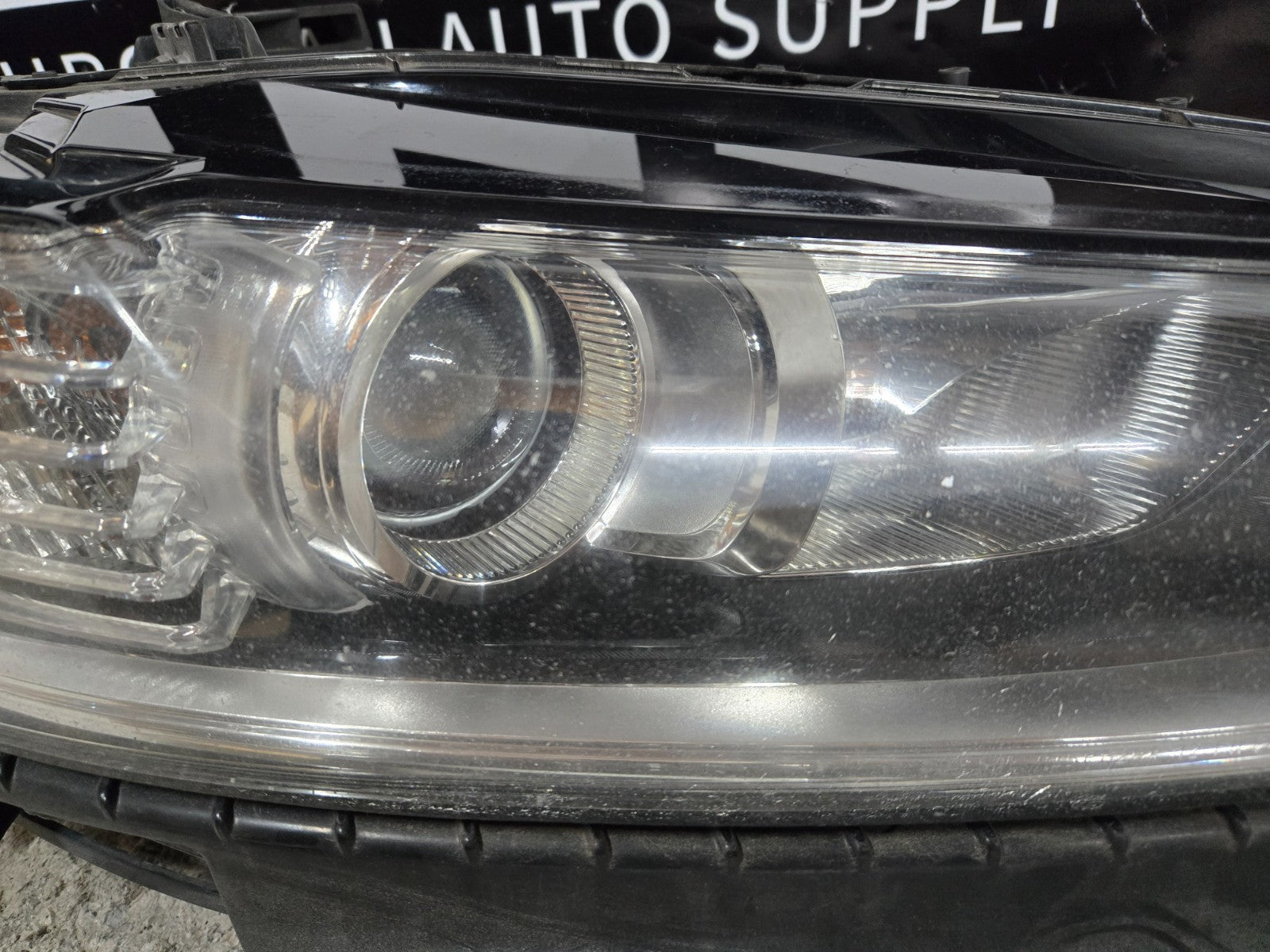 2013-2016 Ford Fusion Halogen Right Side Headlight Assembly OEM DS73-13W029-CD