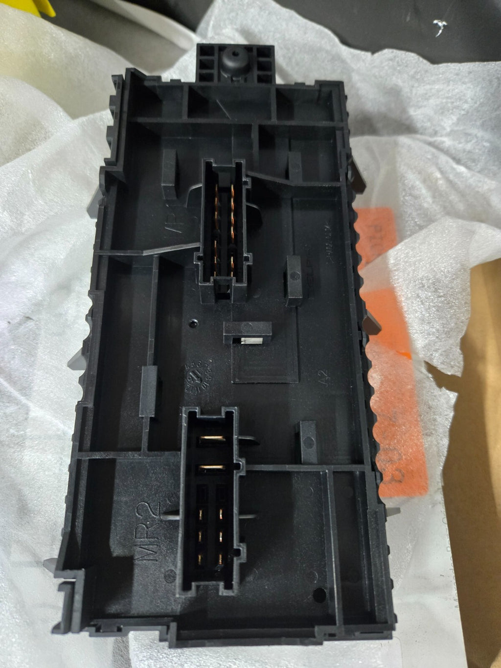 2015-2020 MERCEDES CLA GLA  - ENGINE BAY RELAY FUSE JUNCTION BOX BLOCK OEM