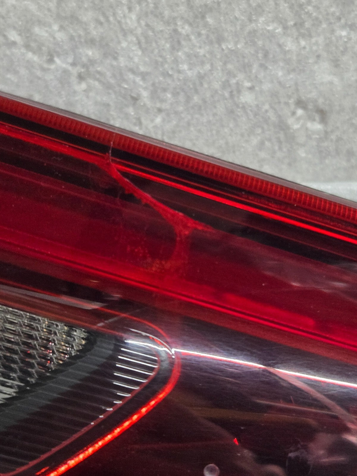 2018-2023 ALFA ROMEO STELVIO LEFT DRIVER TAILGATE TAILLIGHT LIGHT LAMP *CRACK