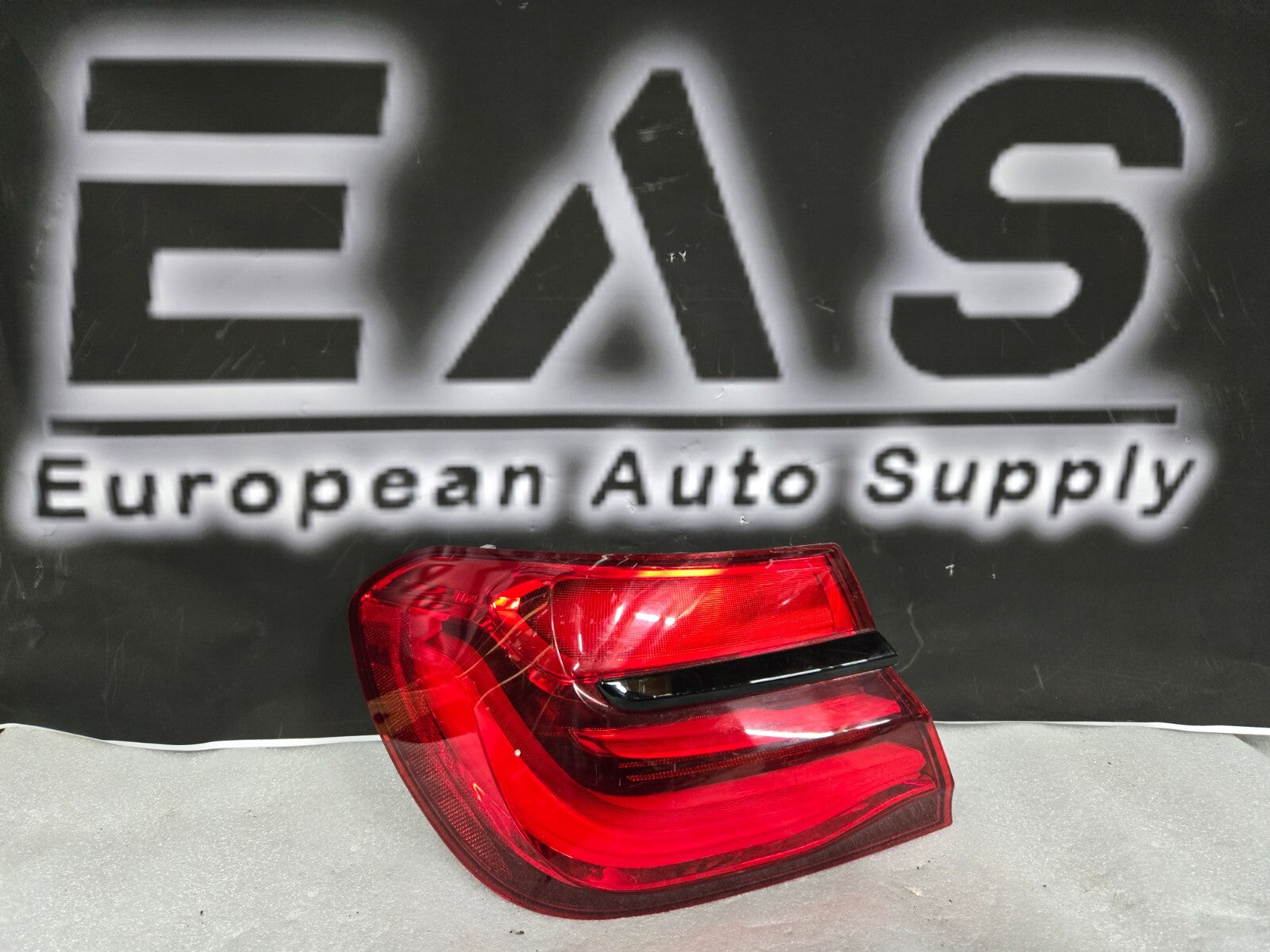 2016 - 2019 BMW 750I OEM LEFT REAR (QUARTER MOUNTED) TAIL LIGHT LAMP 7342965