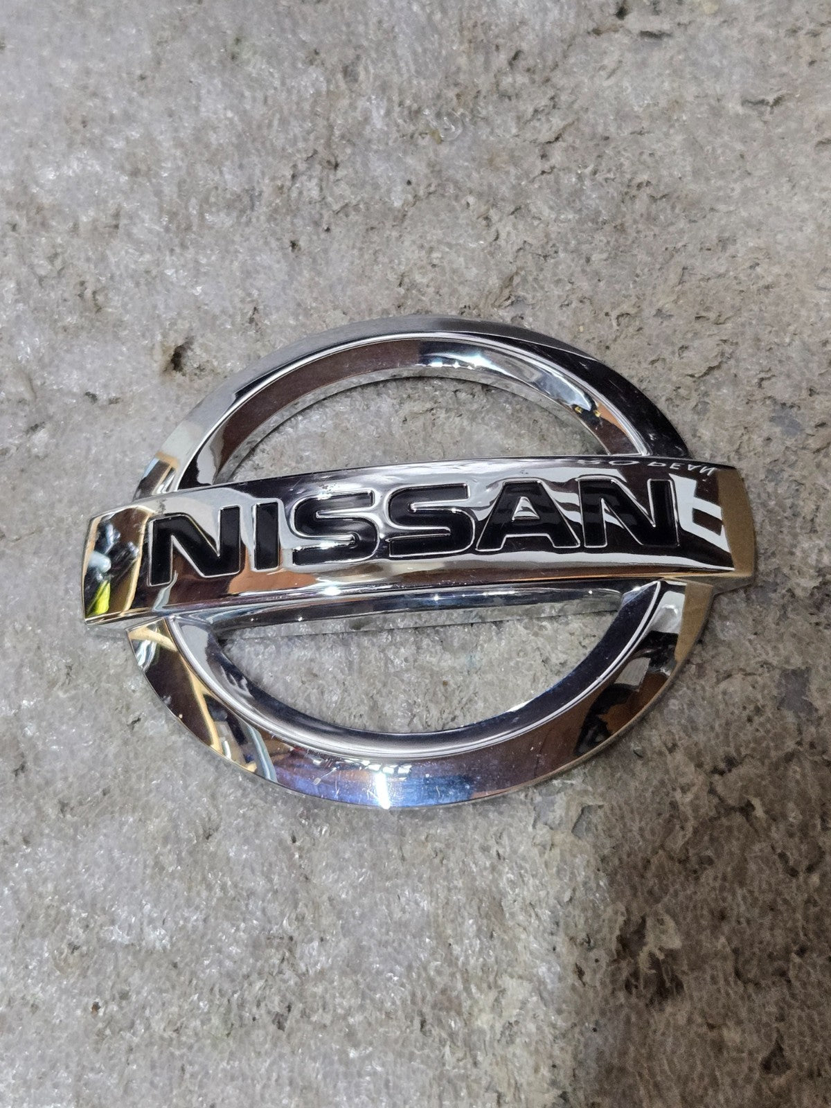Genuine Nissan Emblem 84890-9HS0A OEM USED