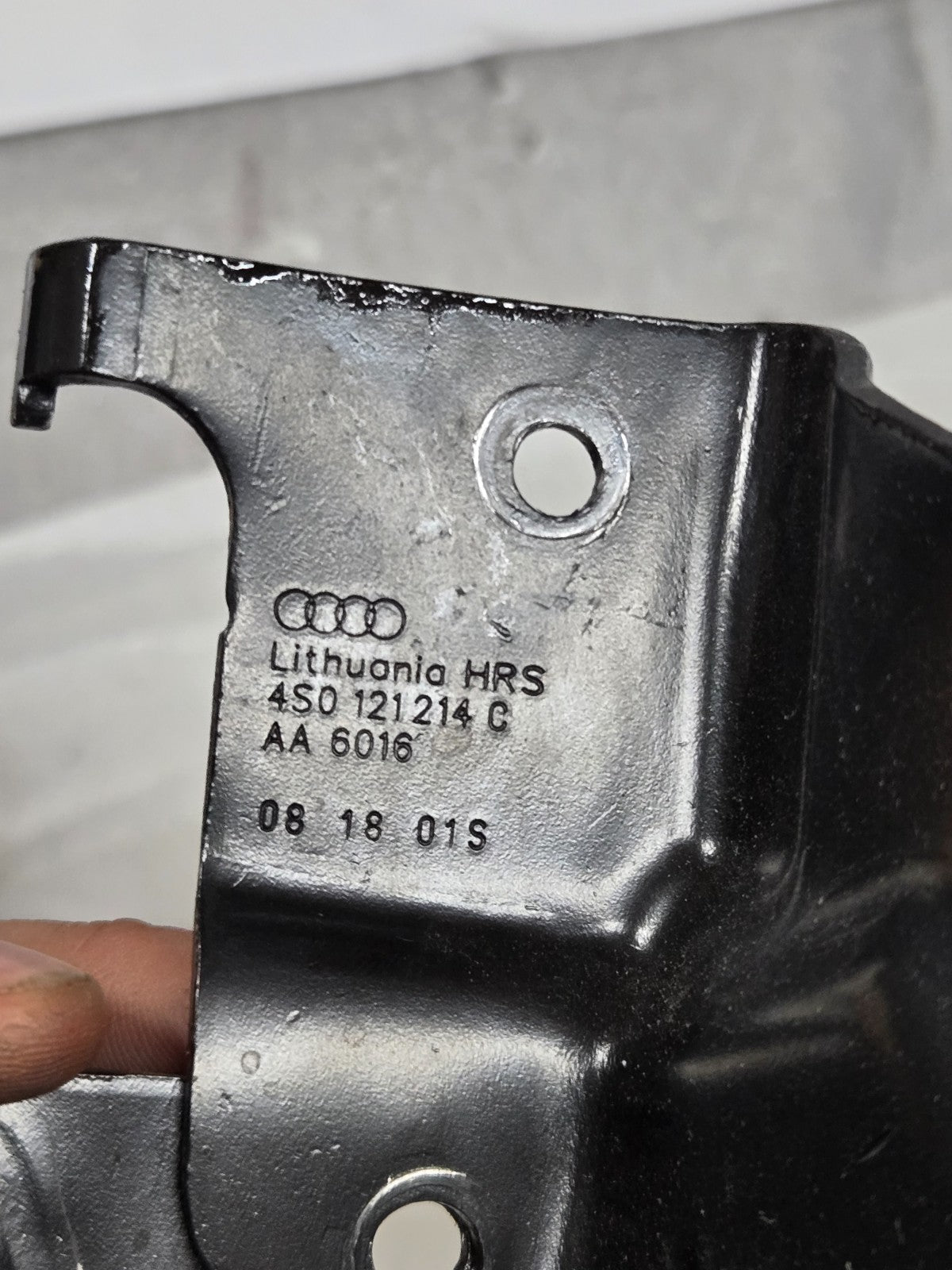 2017-2023 AUDI R8 HURACAN RESERVOIR BOTTLE TANK SUPPORT MOUNT BRACKET 4S0121214C
