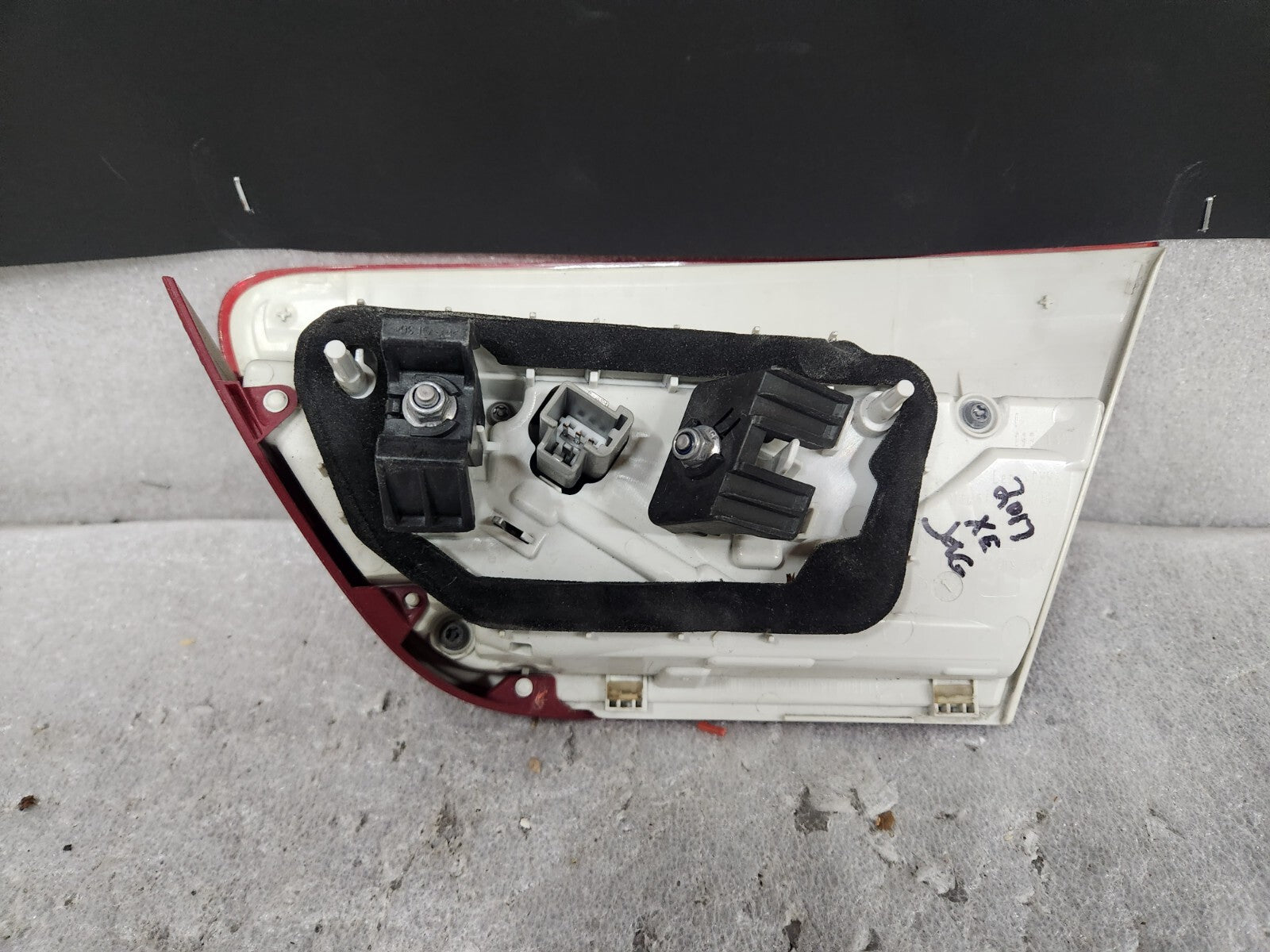 2017-2019 JAGUAR XE LEFT DRIVER REAR LIFTGATE INNER TAILLIGHT LAMP OEM 197339