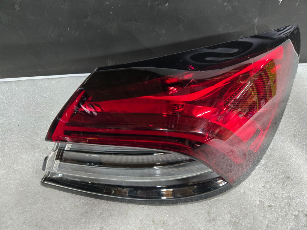 2021 2022 Maserati Quattroporte M156 LED Tail Light Lamp Right RH 20210204 OEM