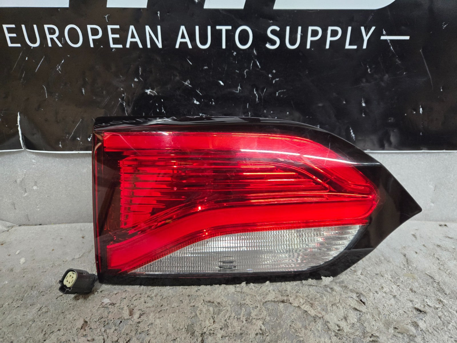 2017-2024 Chrysler Pacifica LH Left Driver Rear Inner Taillight OEM P68228941AE