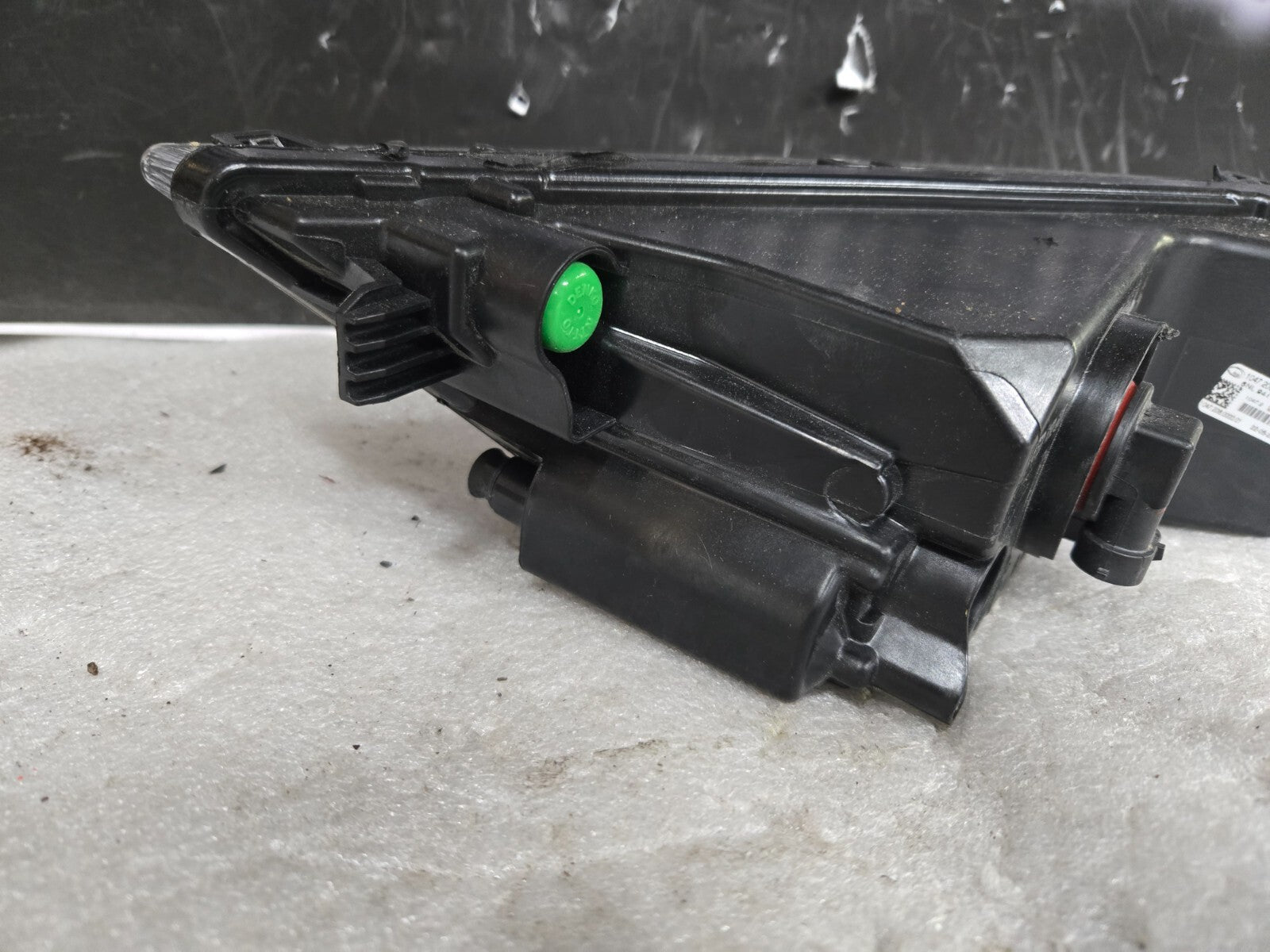 2018-2022 Volkswagen Tiguan Right Passenger Side Halogen Fog Light 5NL941700 OEM