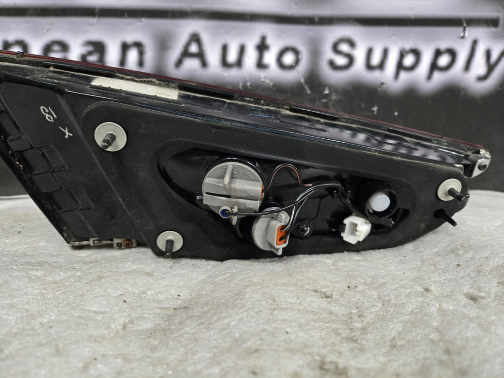 2018 2019 HYUNDAI SONATA PASSENGER RIGHT RH TAIL LIGHT LAMP OEM 92404-C2