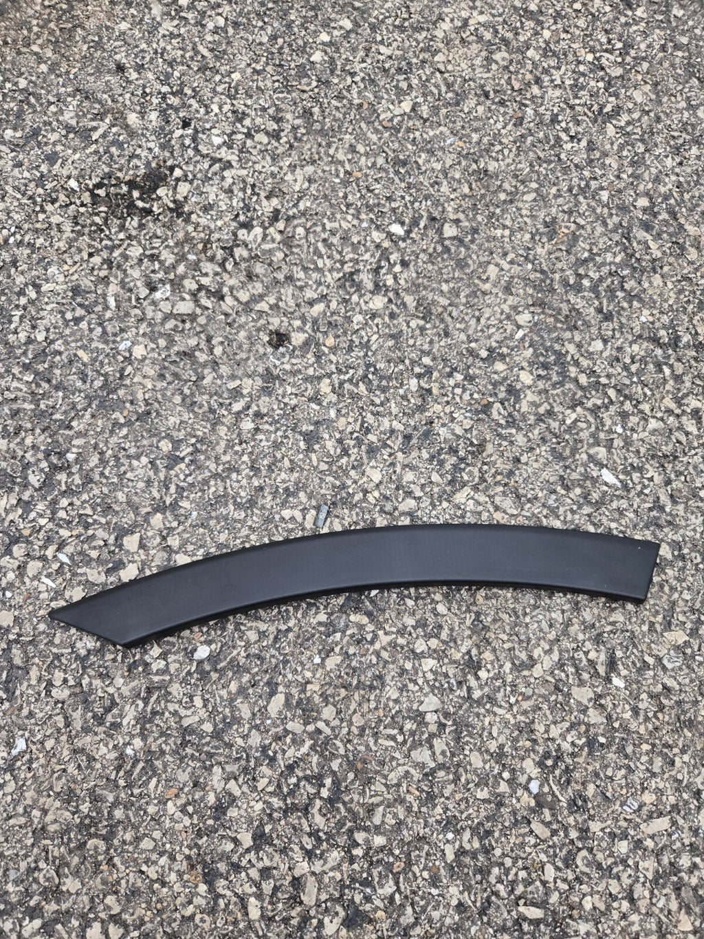 Hyundai Garnish Assembly Rear Door Upper Right-Hand OEM K5F32-AC5M0 NEW