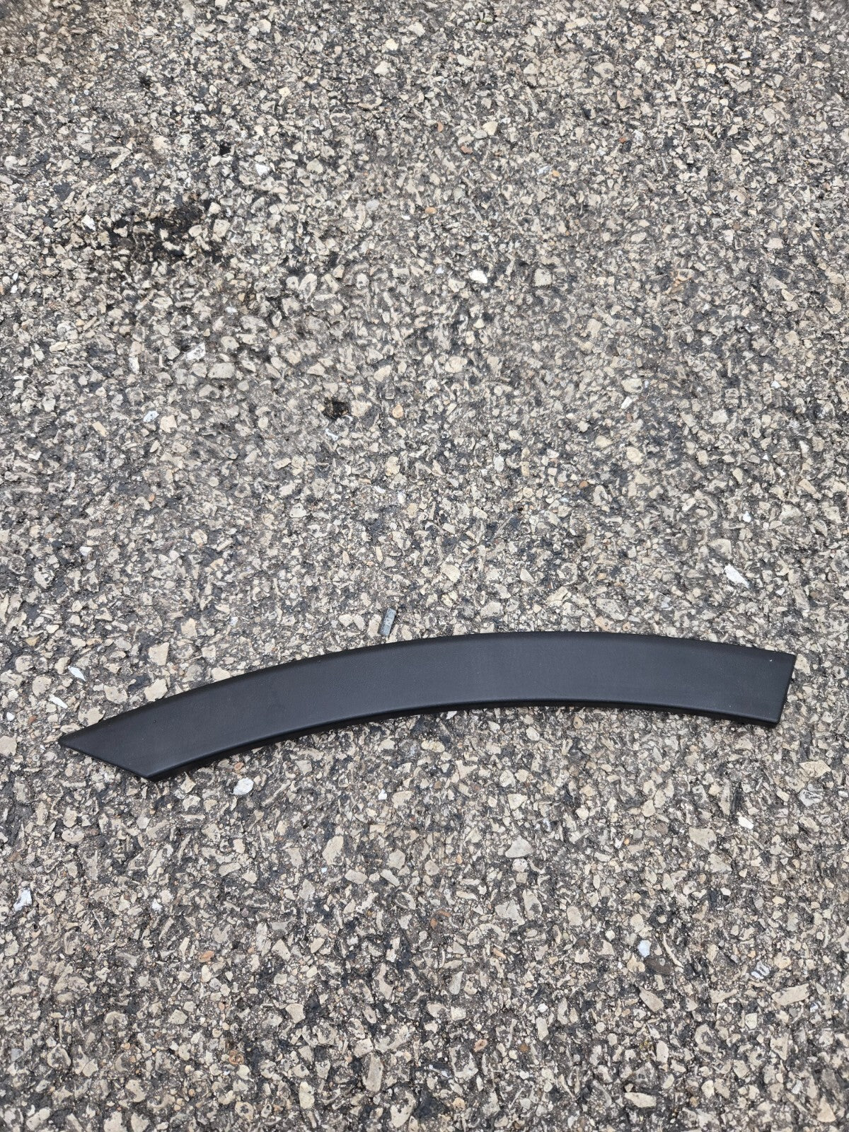 Hyundai Garnish Assembly Rear Door Upper Right-Hand OEM K5F32-AC5M0 NEW