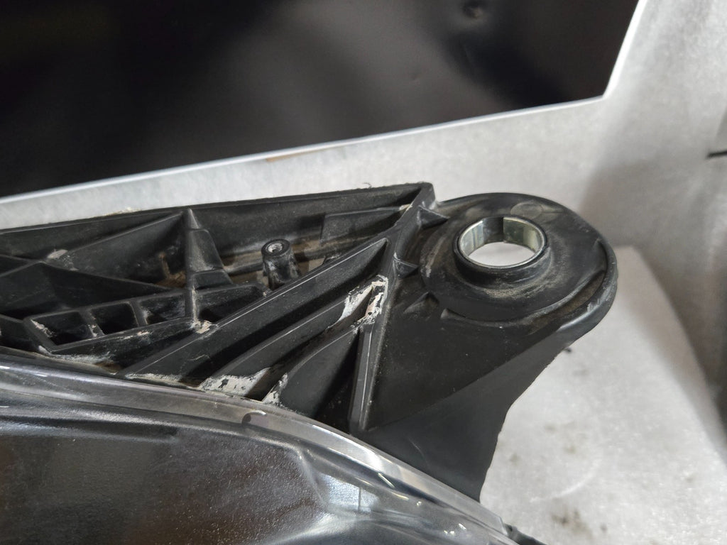 2018-2021 MASERATI QUATTROPORTE M156 RIGHT HEADLIGHT LED OEM 670100620 COMPLETE