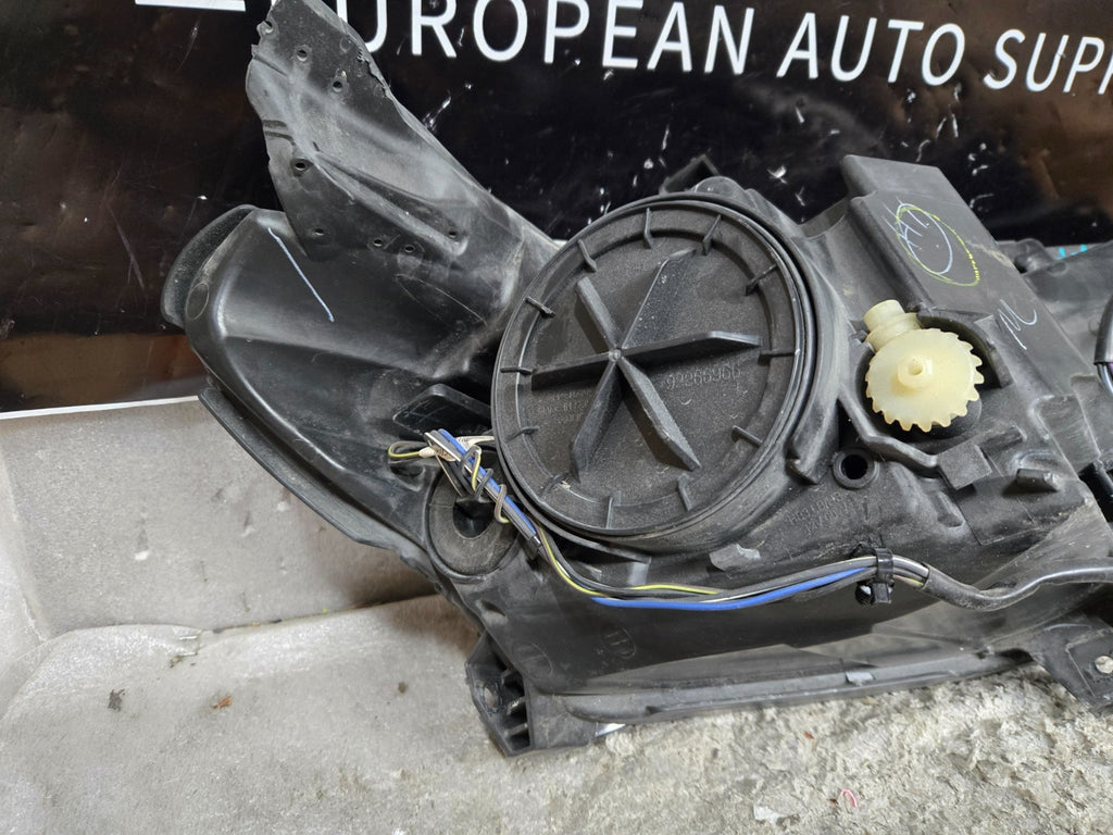 2016-2018 Chevrolet Malibu Halogen Left Side Headlight Assembly GM 84324410 OEM