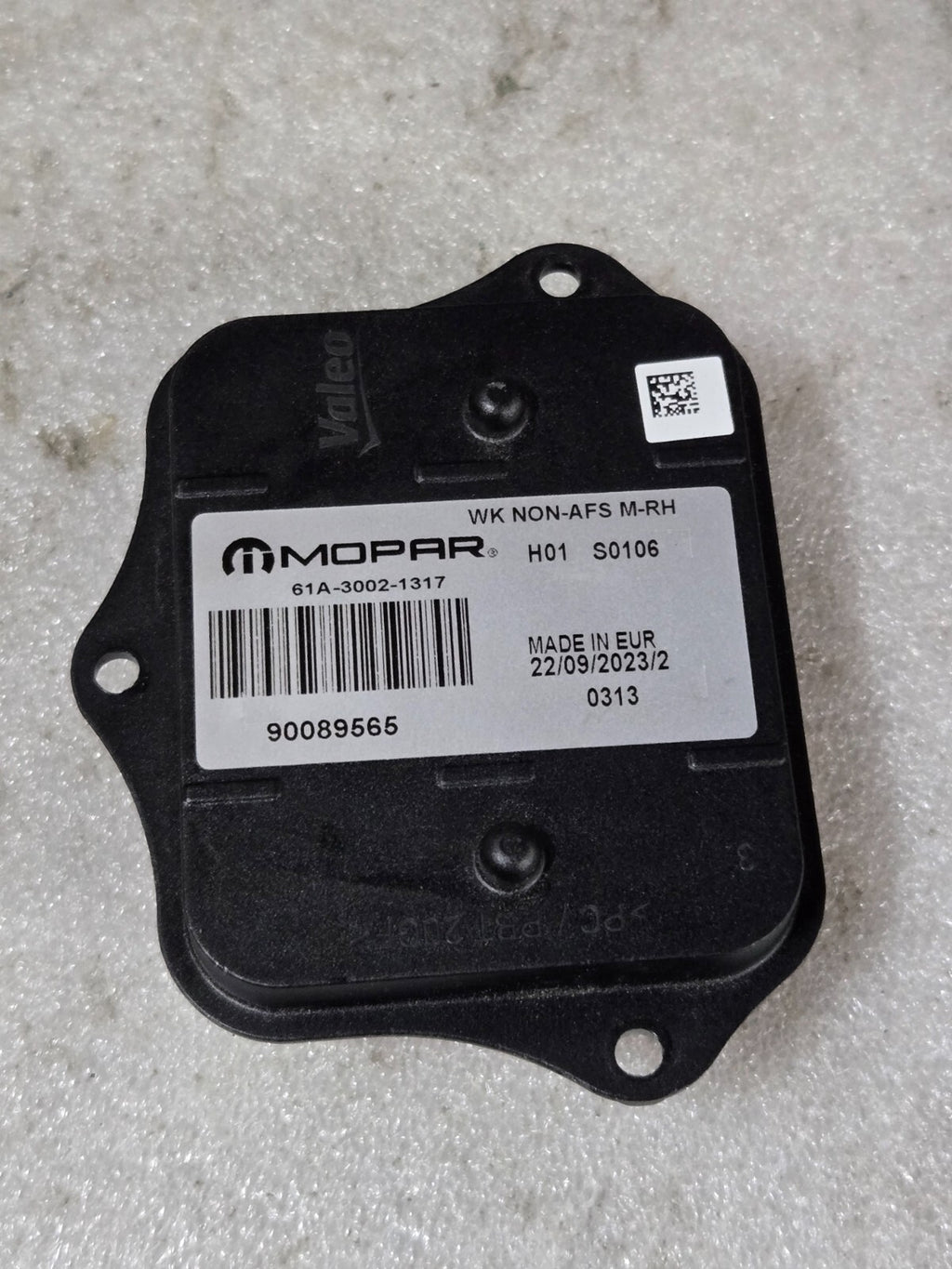 OEM 11-18 Grand Cherokee Self-Leveling Headlight Control Module Ballast 90089565
