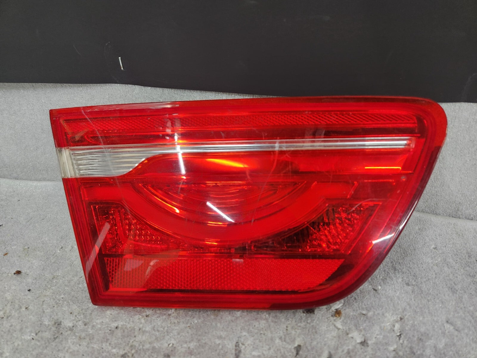 2017-2019 JAGUAR XE LEFT DRIVER REAR LIFTGATE INNER TAILLIGHT LAMP OEM 197339